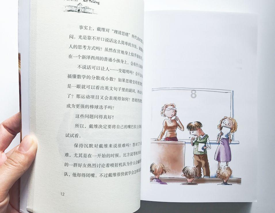30多年前的摩登女郎，羞答答地望着镜头，当年性感泳装不输现在